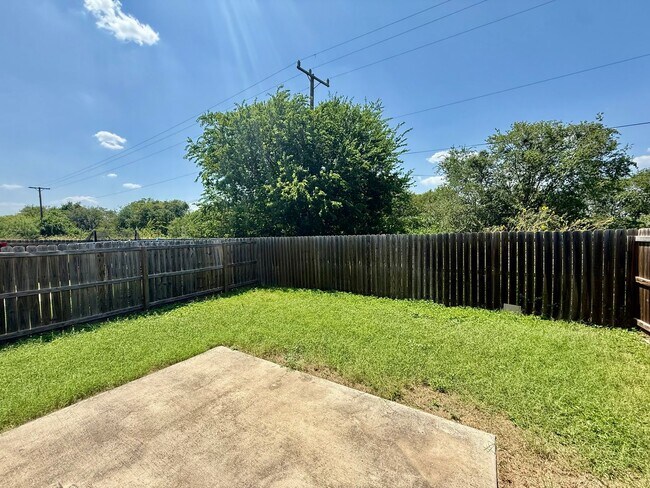 Building Photo - Experience Refined Living in This Elegant Selma/Live Oak Townhome