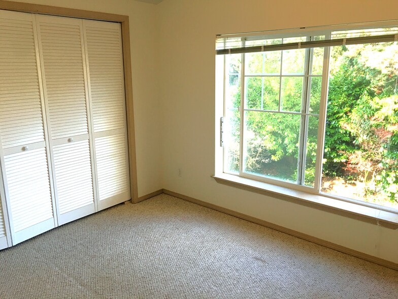 Building Photo - 7543 11th Ave NE #B