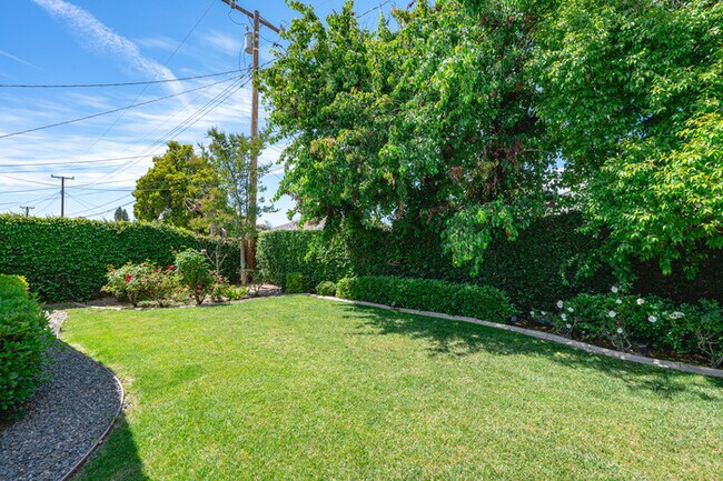 Building Photo - Chic Family house in West Covina