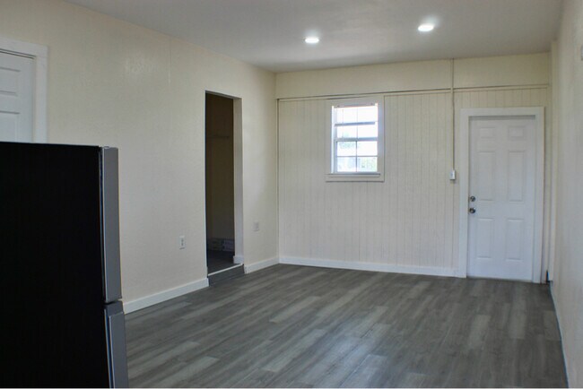 Building Photo - 22144 Laramore Ave