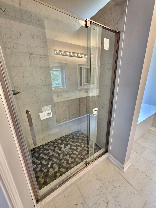 Building Photo - Elevated Four Bedroom in Rivertowne Country Club - Mt. Pleasant