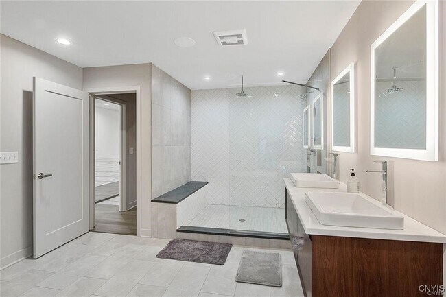 Building Photo - 131 Xavier Cir