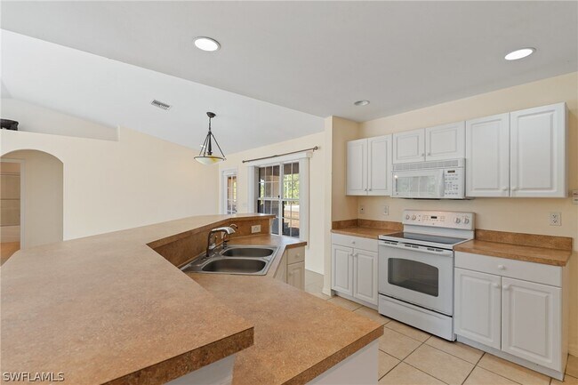 Building Photo - 3701 Hanna Ave N