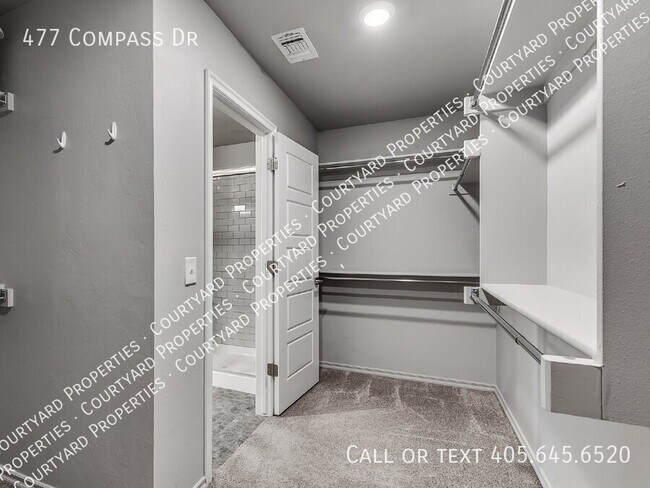 Building Photo - 477 Compass Dr