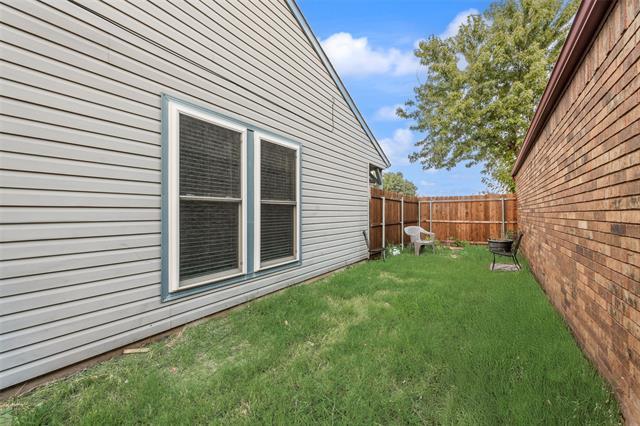 Building Photo - 325 Teakwood Ln