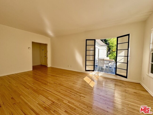 Building Photo - 9010 Burton Way