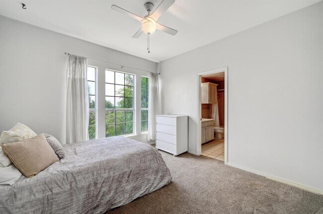 Building Photo - 8108 Asmara Dr