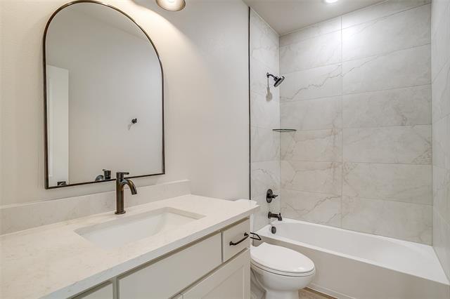 Building Photo - 408 Foch St