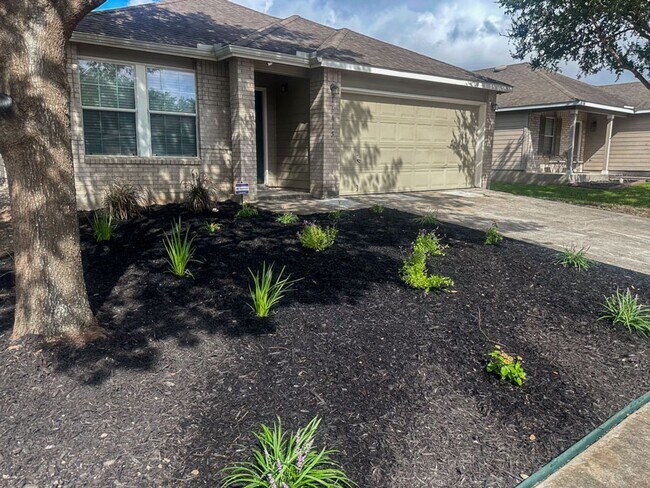 Building Photo - 1 STORY 3 BEDROOM WITH AN OFFICE AND 2 BATHROOM.