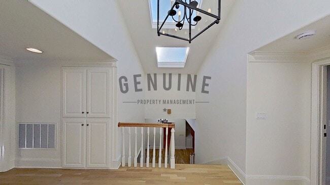 Building Photo - Beautiful Two-Level 5Bd 3.5Ba Home in Newport Beach