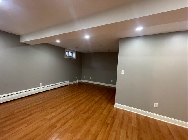 Building Photo - 115 Benson St