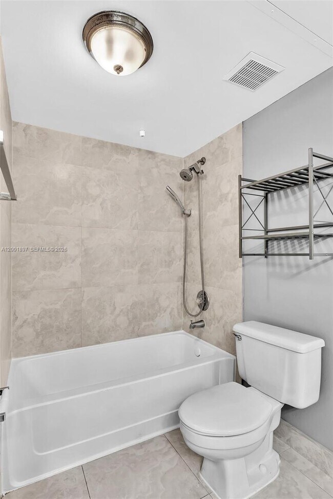 Building Photo - 2851 N Oakland Forest Dr