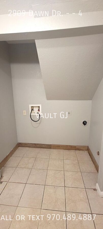 Building Photo - 2909 Dawn Dr