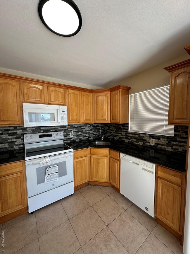 Building Photo - 158 Farmers Ave