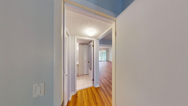 Building Photo - Spacious 2Bed/ 2Bath Condo In Indigo Point - Daytona  *Large Screened In Patio * Water Included *...