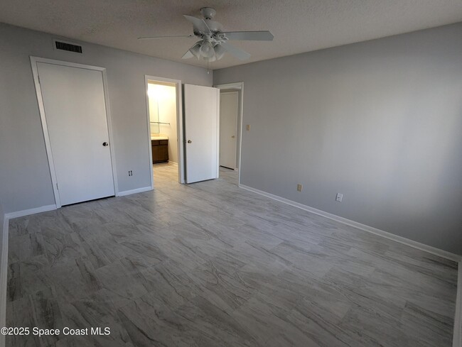 Building Photo - 3545 Sable Palm Ln