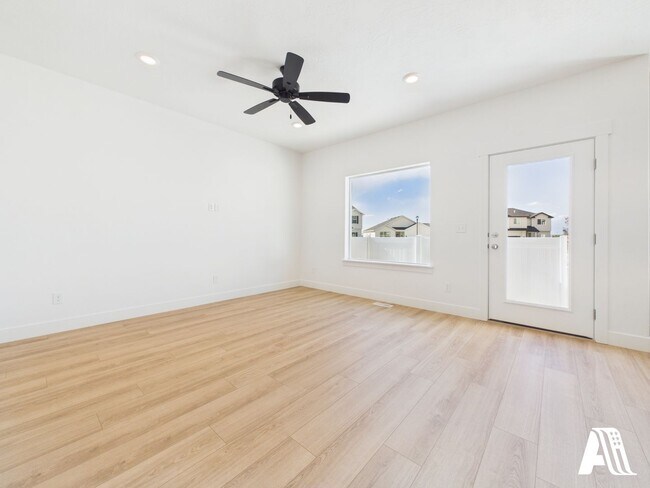 Building Photo - 437 E 650 N