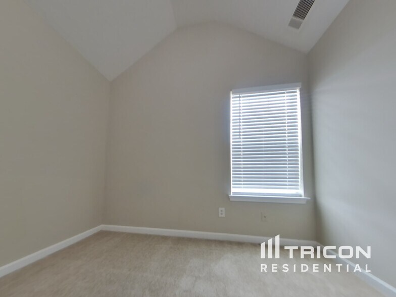 Building Photo - 2640 Thunder Basin Way