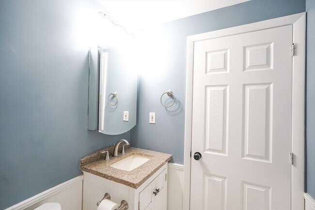 Building Photo - 40 Spring Cove Rd