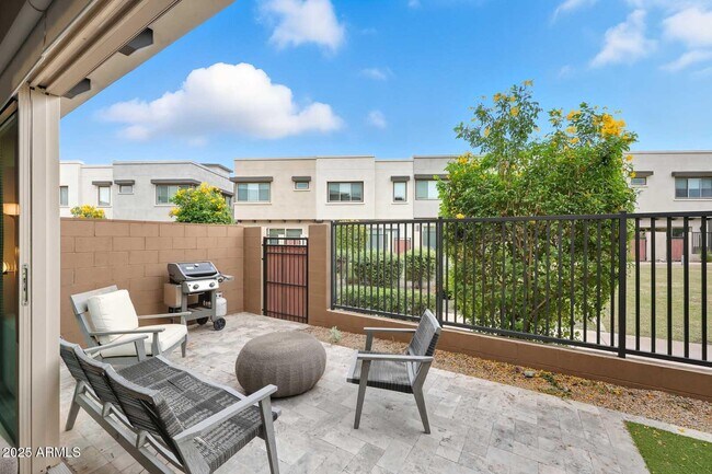 Building Photo - 7338 E Casitas Del Rio Dr