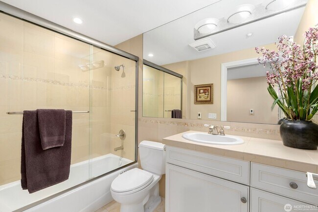 Building Photo - Luxury spacious unit with partial downtown view in Magnolia