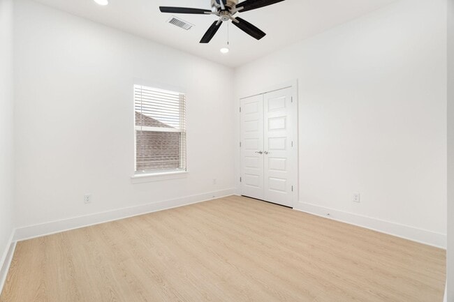 Building Photo - The Chateau at Been Road Villas 3 Bed, 2.5 Bath