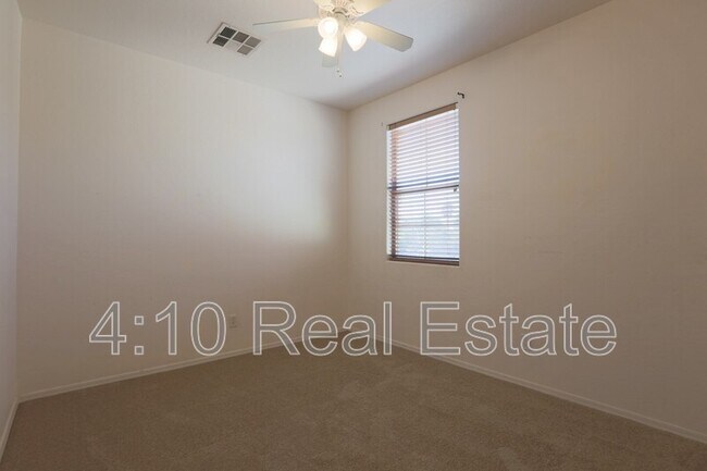 Building Photo - 2644 E Chester Dr