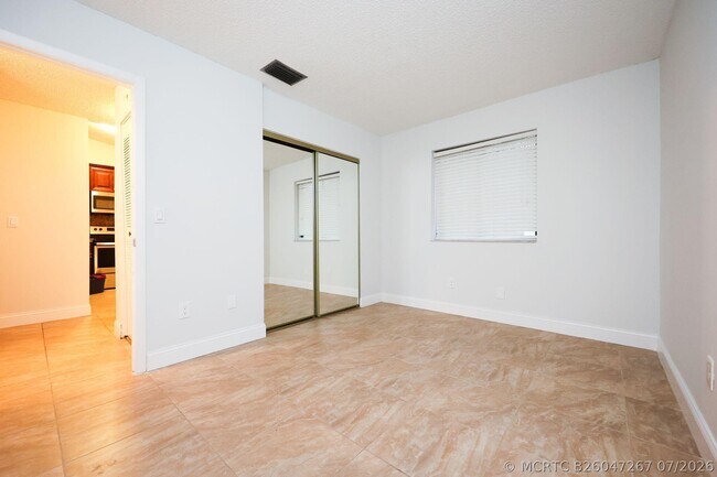 Building Photo - 10127 Boca Bend E