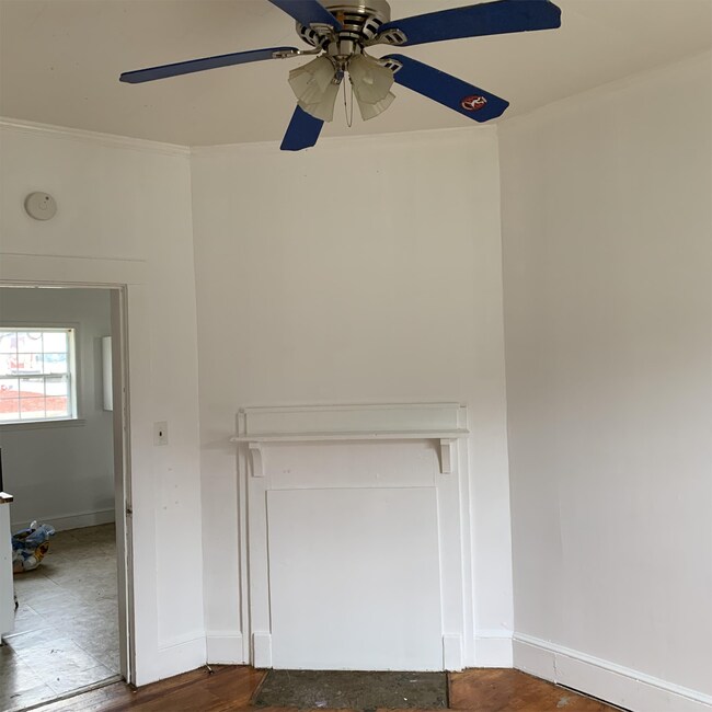 Building Photo - 310 W Austin St
