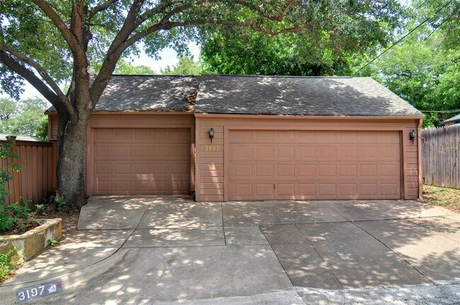 Building Photo - 3197 Westcliff Rd W