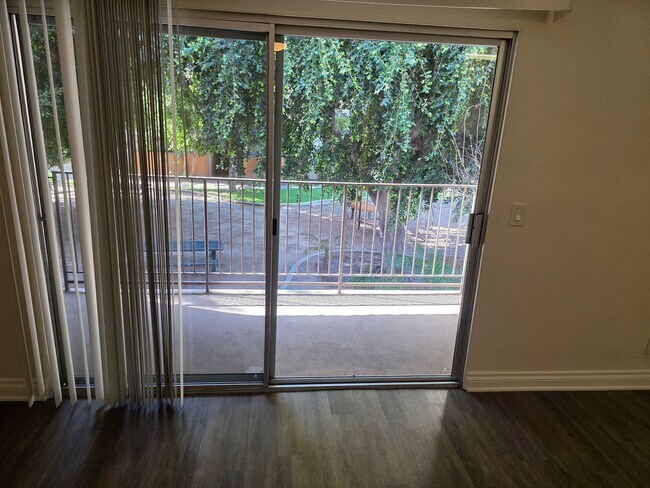 Building Photo - **Special** Renovated upstairs 2 bedroom 2...