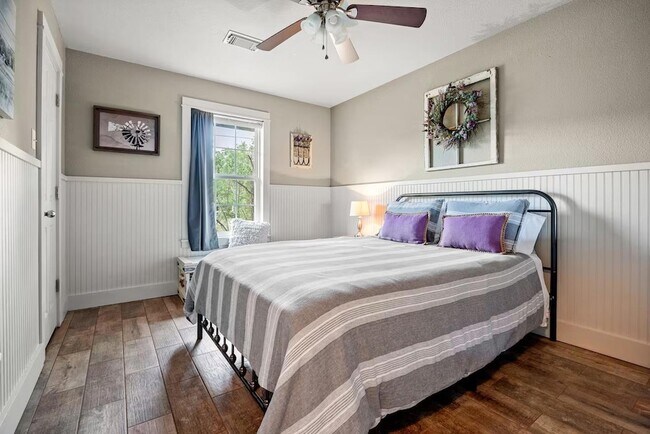 Building Photo - 801 John Knox Rd