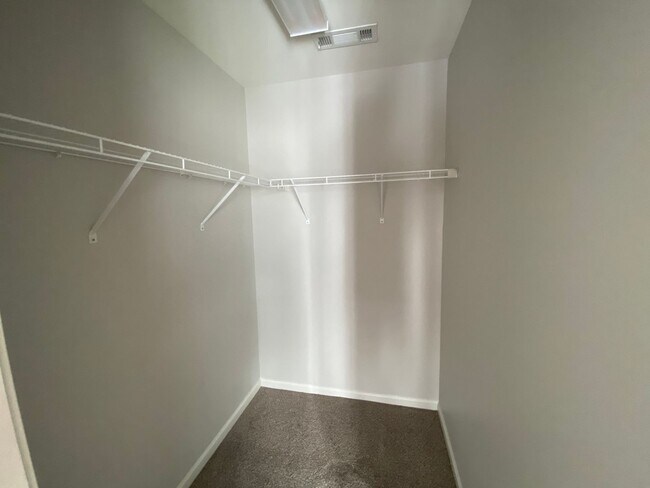 Building Photo - Pristine home located in Linda Vista!