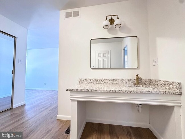 Building Photo - 2 W High Ridge Rd