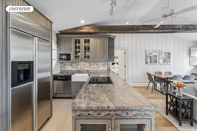 Building Photo - 710 Montauk Hwy