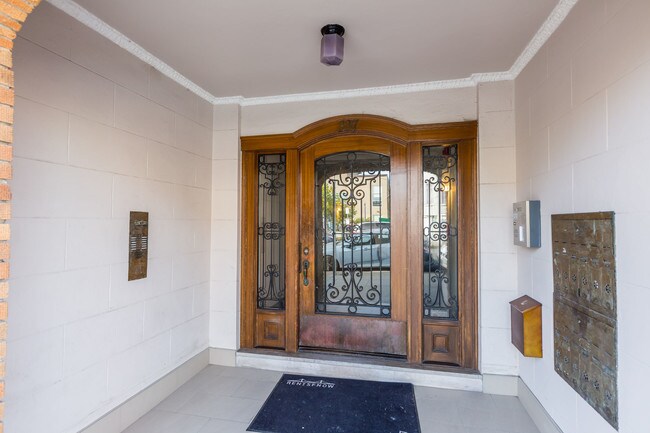 Building Photo - 337 10th Ave