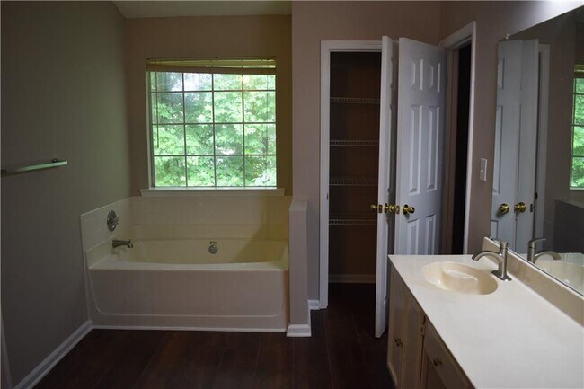 Building Photo - 610 Durham Ridge Dr NW