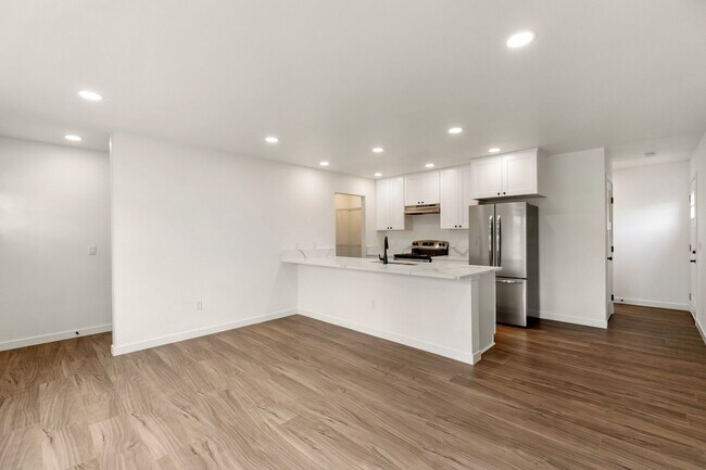 Building Photo - Brand new 3 bedroom 3 full bath townhouse in Thurston! MOVE IN SPECIAL!