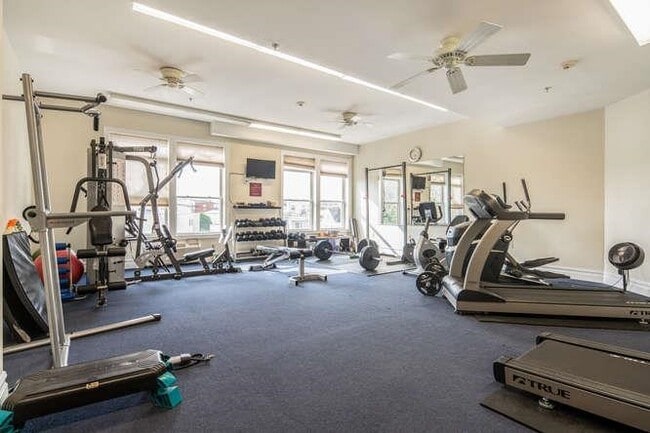 Building Photo - 564 Gregory Ave