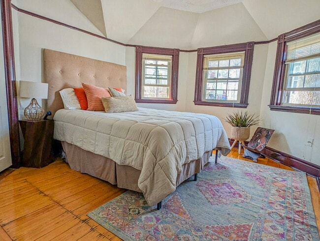 Building Photo - 15 Rosseter St