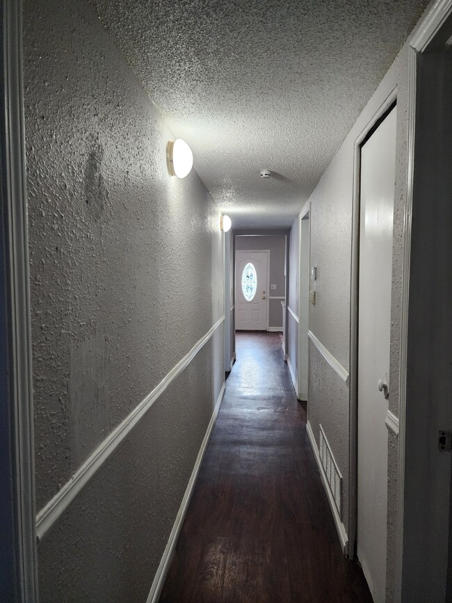 Building Photo - 8619 Republic Ave