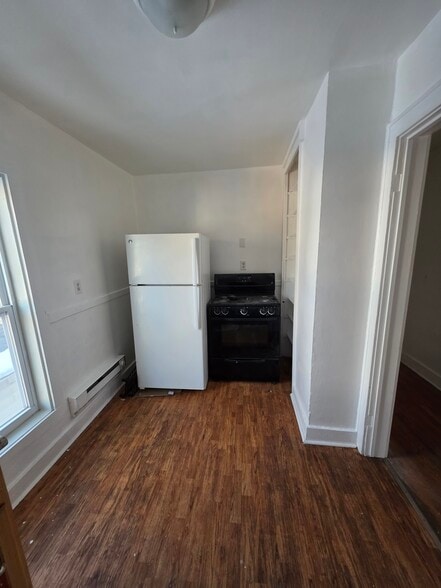 Building Photo - 833 10th St NW