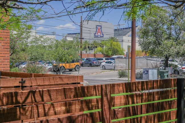 Building Photo - 305-315 N Highland Ave