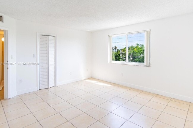 Building Photo - 6950 Miami Gardens Dr