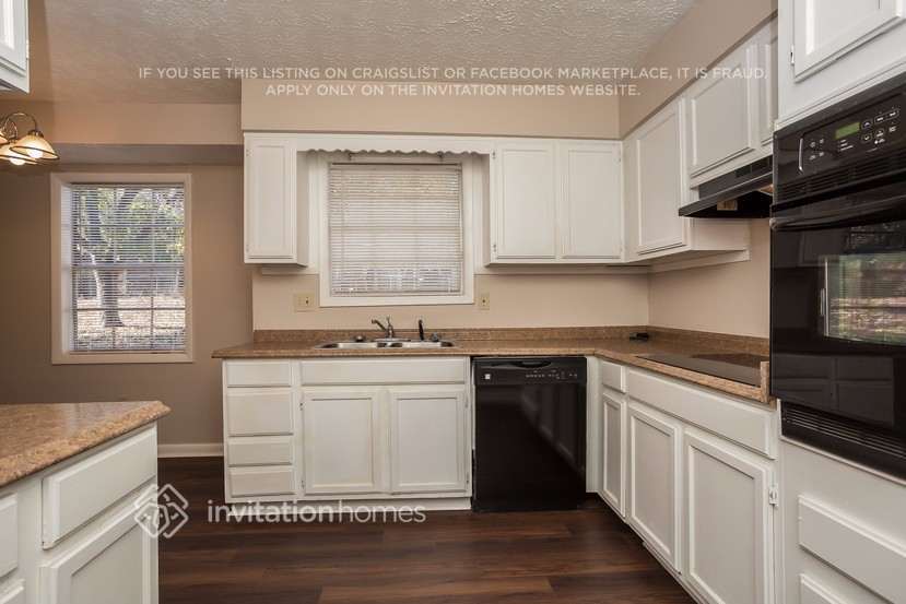 Building Photo - 1621 Wesley Way NW