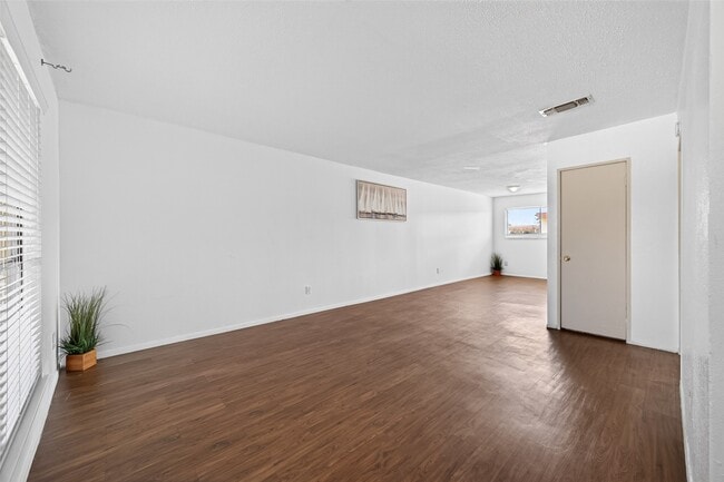 Building Photo - 7714 Renwick Dr