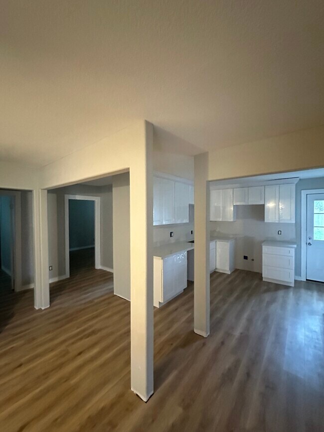 Building Photo - 1110 Armor Ave