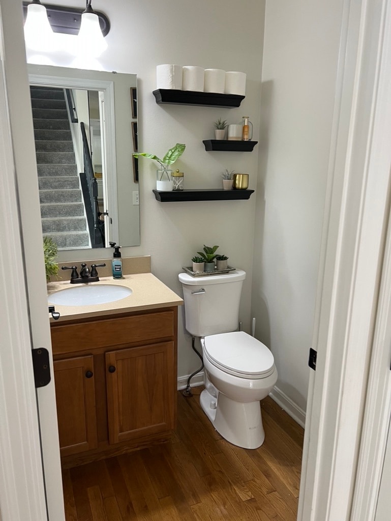 Powder Room - 218 Grant Park Dr