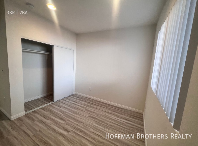 Building Photo - 6829 Simpson Ave