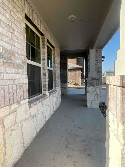 Building Photo - 3924 River Rock Ave